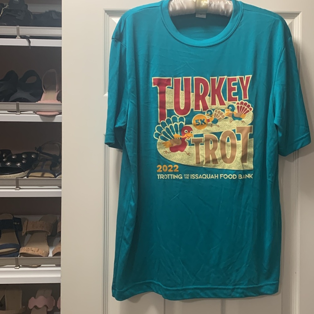 NWOT Turkey Trot Issaquah WA Tee